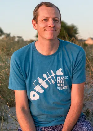 Unisex 100% Recycled T-Shirt: 'Plastic Free Seas Please' Fish